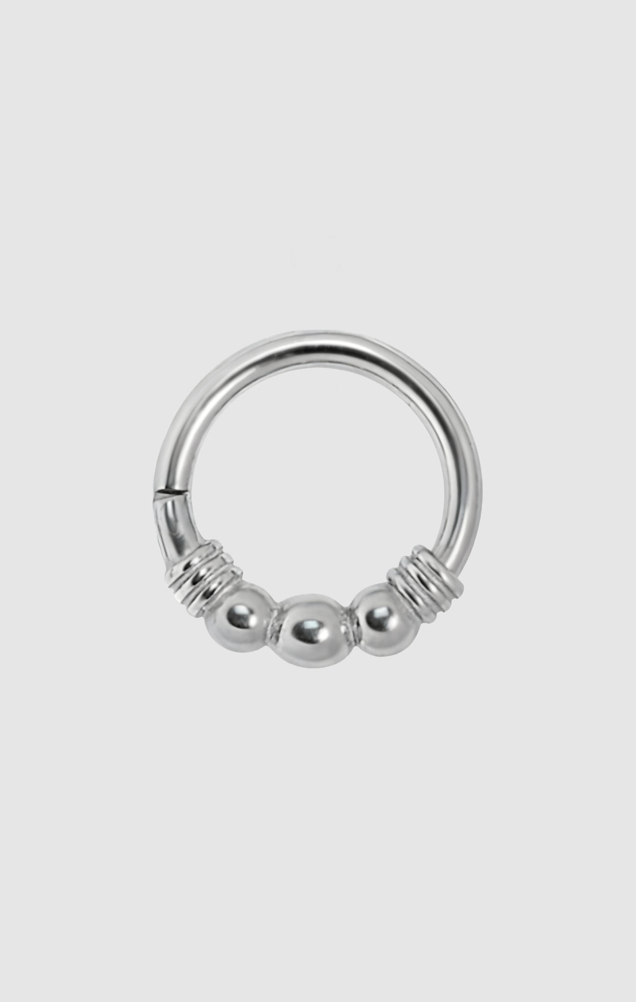 Vintage Vibes clicker earring made from titanium with classic silver finish, suitable for septum, daith, lobe, and conch piercings.